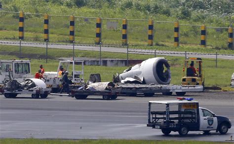 plane dthrip|Plane skids off rainy Manila runway, rips off engine, wheel.
